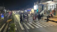 Ibadah Nyaman, Polisi Kawal Sholat Isya dan Tarawih di Kediri