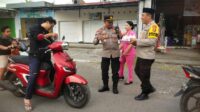 Ramadhan Berkah, Polsek Labuapi Bagikan Takjil Gratis
