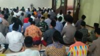 Kapolsek Kediri Pimpin Tarawih Keliling, Jaga Keamanan dan Kenyamanan Warga