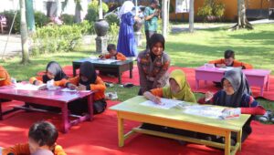 Mewarnai Semangat Bhayangkara di SLBN 2 Lombok Barat
