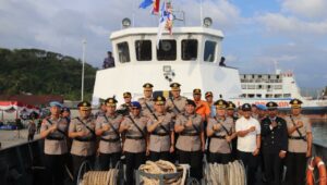 Semangat Bhayangkara Hidup di Laut Lembar: Upacara Tabur Bunga