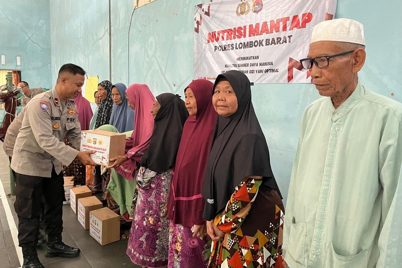 Kepedulian Polri Terwujud di Kediri lewat Bantuan Sembako Hari Bhayangkara
