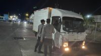 KMP Surya 777 Tiba di Lembar, Polisi Pastikan Proses Bongkaran Aman