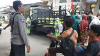 Polsek Batulayar Salurkan 2 Ton Beras Murah, Warga Antusias Sambut