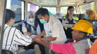 Kapal Patroli Polairud Jadi Klinik & Perpustakaan Terapung di Lembar