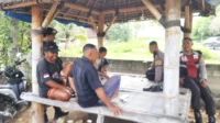 Empat Personel Polsek Sekotong Patroli Dialogis di Gunung Ketapang
