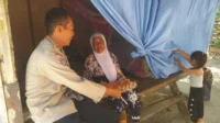 Tak Hanya Amankan Desa, Polisi Sekotong Juga Bantu Warga Lewat Nutrisi Mantap